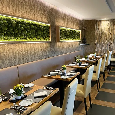 Am Schloss *** Superior 3*